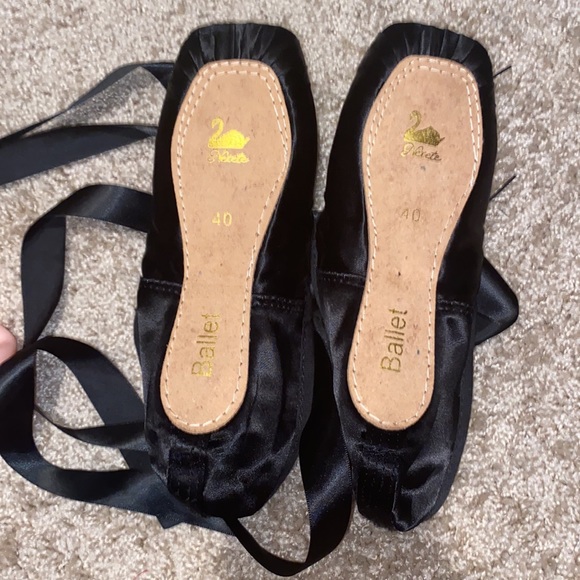Pointe shoes - Picture 2 of 5